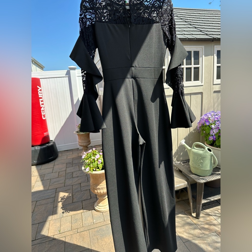 Women’s black lace jumpsuit in size 4z new with tags.